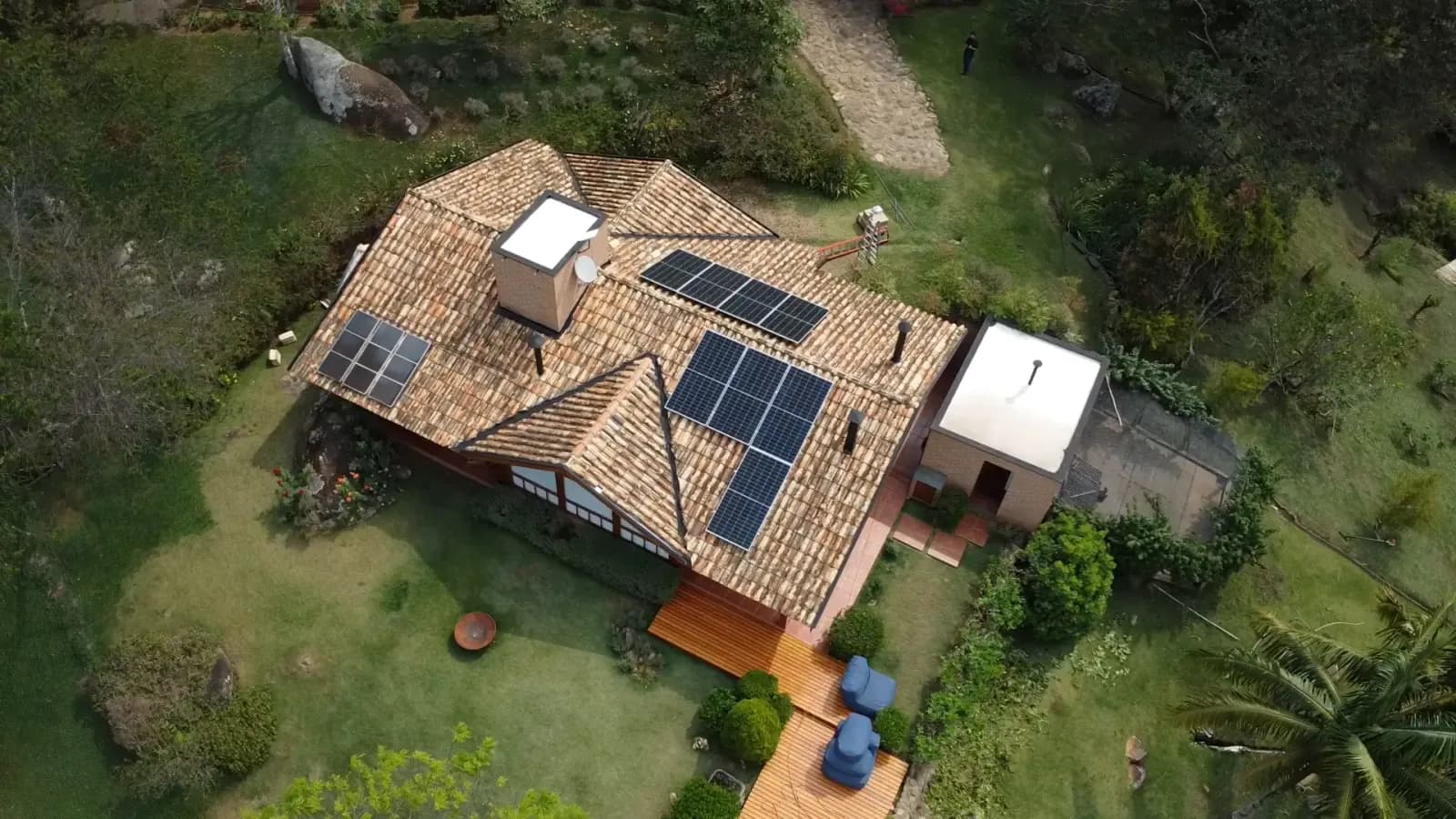 Sistema híbrido instalado em propriedade rural