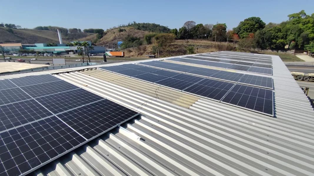 Sistema de energia solar instalado pela Dalsun