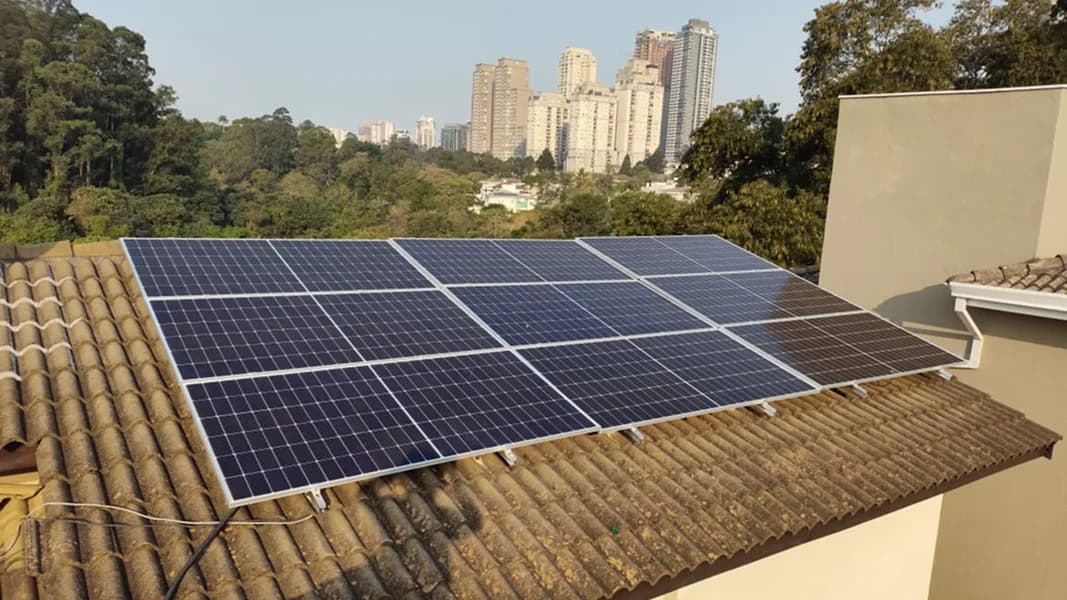 Sistema de energia solar instalado pela Dalsun