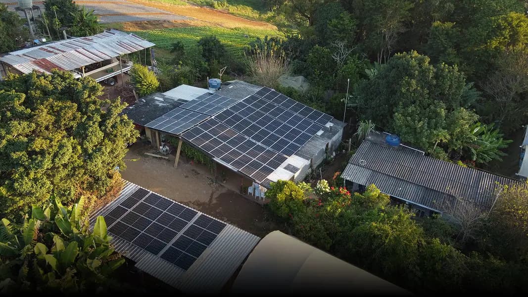 Sistema de energia solar do projeto Chácara do Cardoso em Arujá, SP