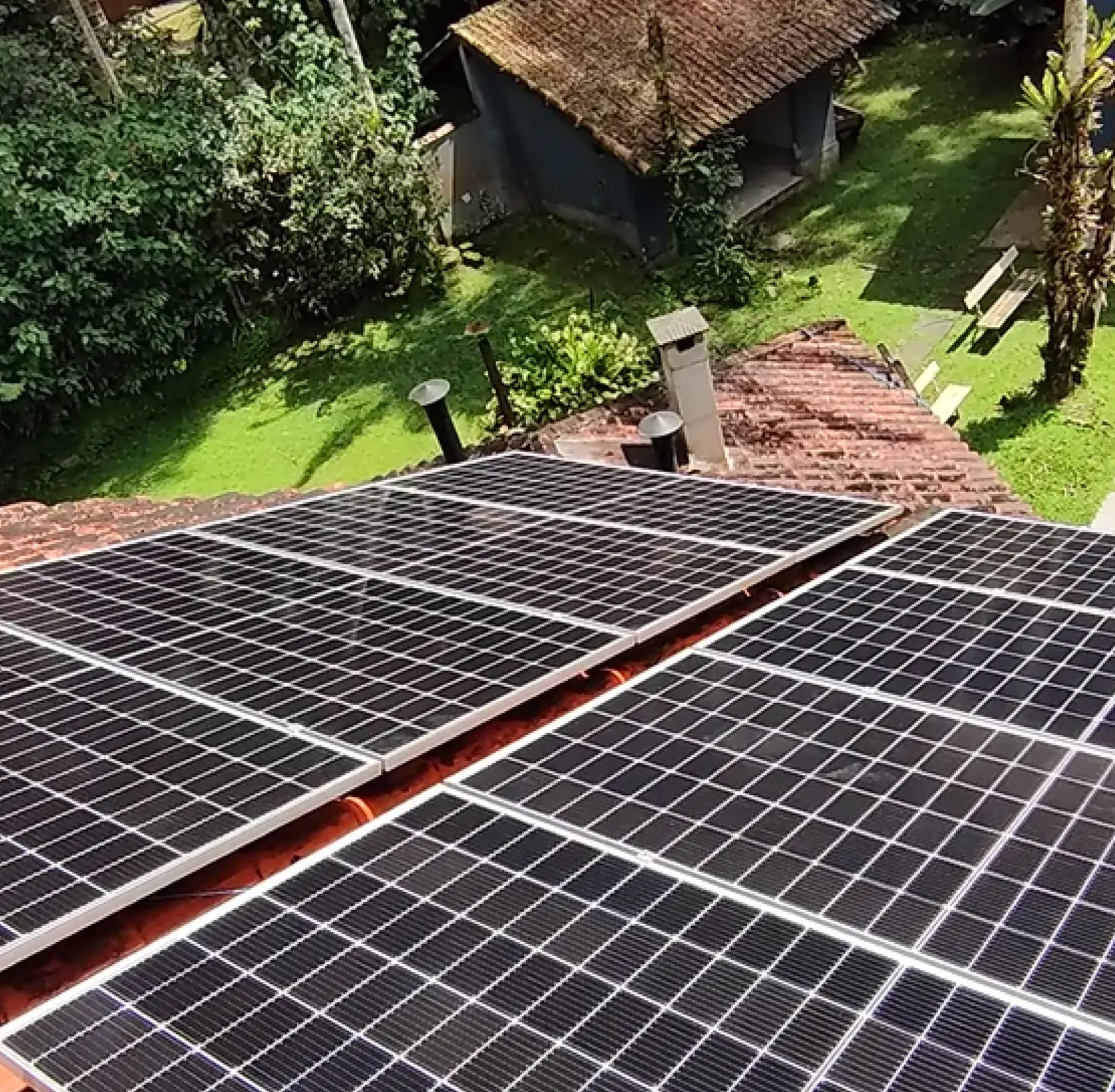 Painel solar limpo, após manutenção da Dalsun
