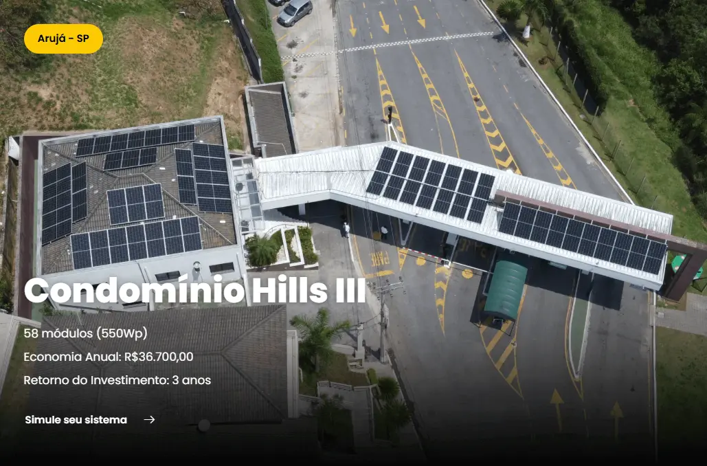 Vista aérea do Condomínio Hills III, em Arujá (SP), com 58 módulos solares de 550 Wp nos telhados da portaria