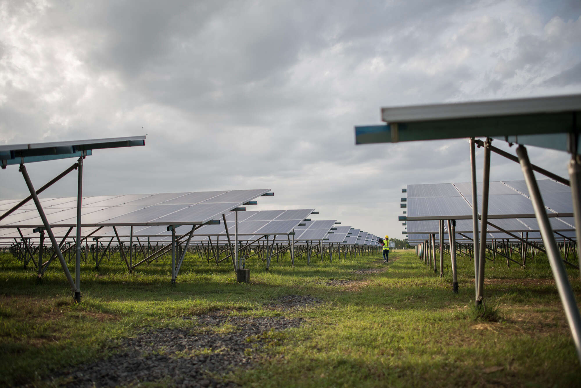 Descubra como é gerada a energia solar